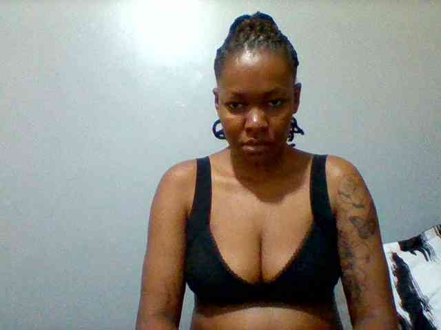 Mona2002 webcam