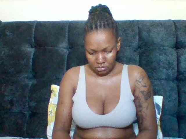 Mona2002 webcam