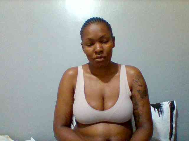 Mona2002 webcam