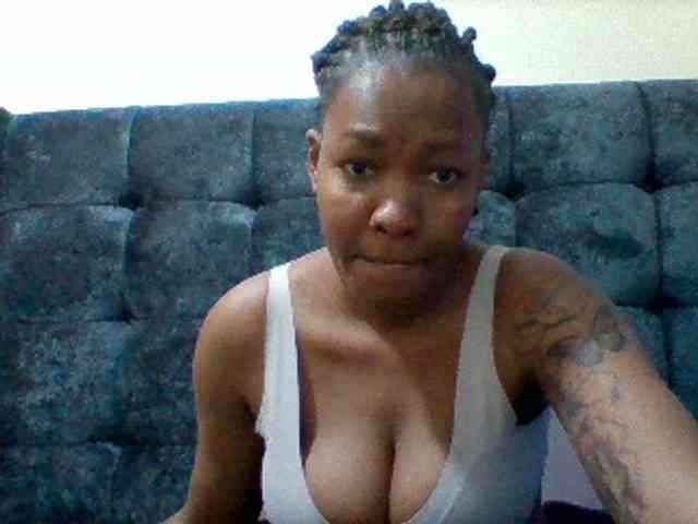 Mona2002 webcam