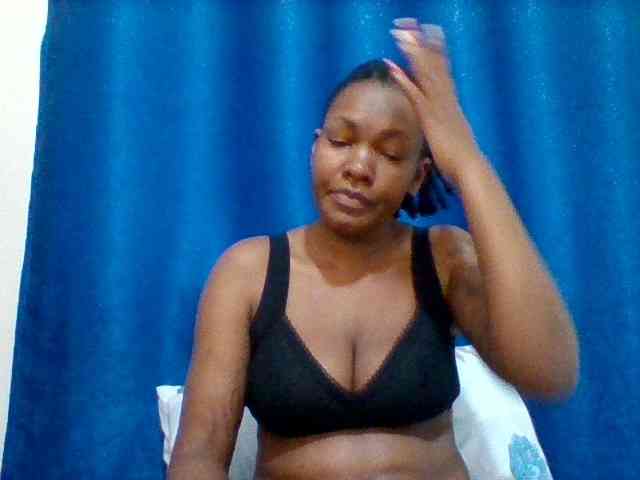 Mona2002 webcam