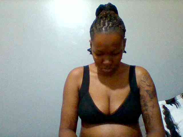 Mona2002 webcam