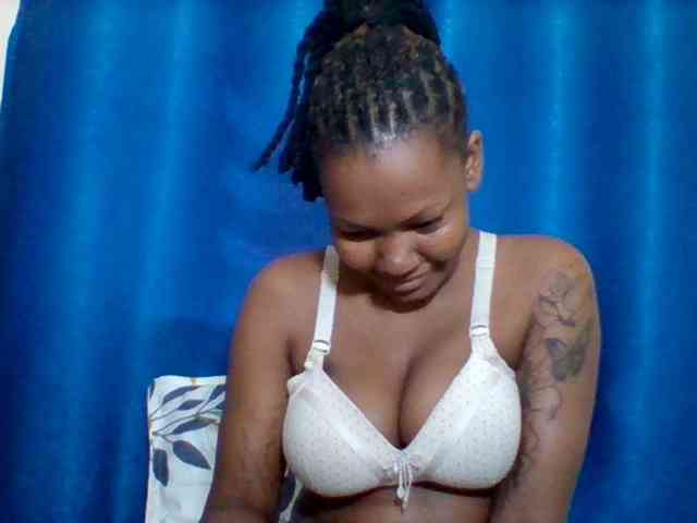 Mona2002 webcam