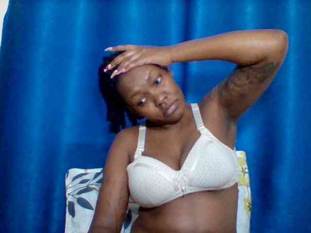 Mona2002 webcam