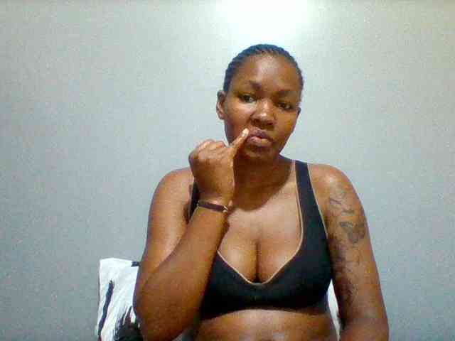 Mona2002 webcam