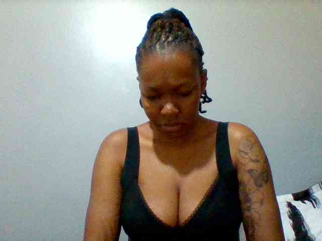 Mona2002 webcam