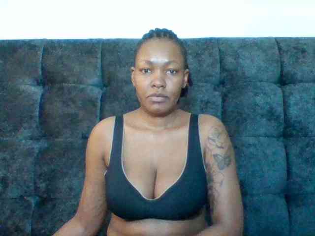 Mona2002 webcam