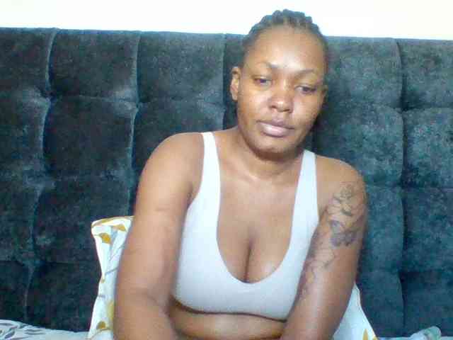 Mona2002 webcam