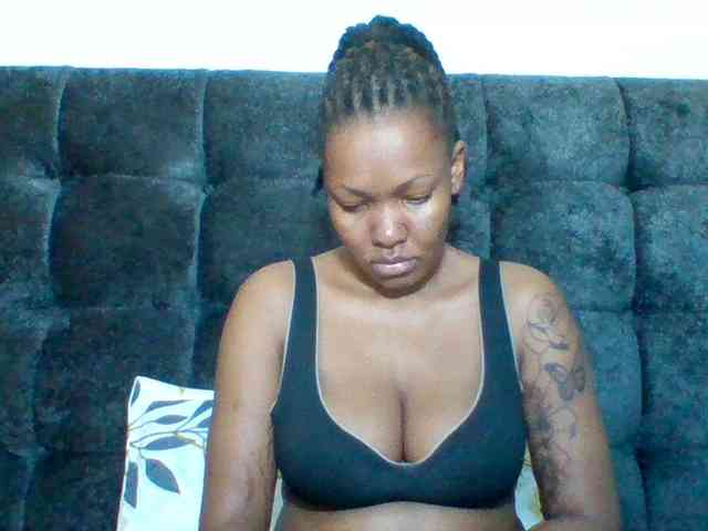 Mona2002 webcam