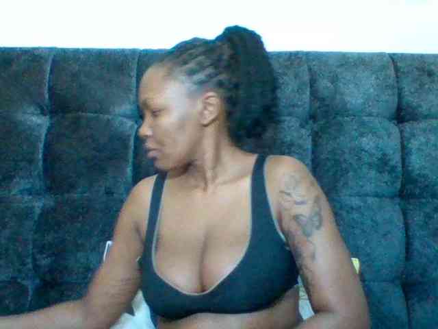 Mona2002 webcam
