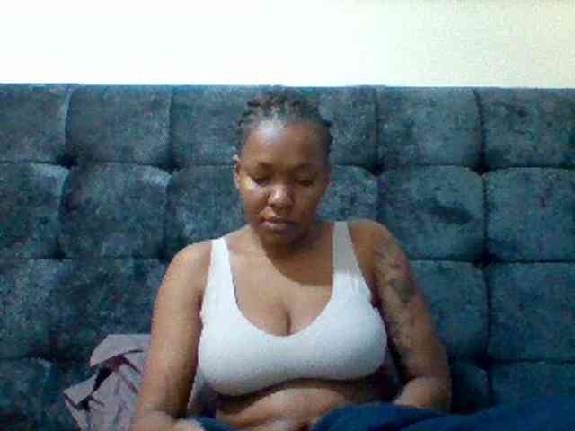Mona2002 webcam