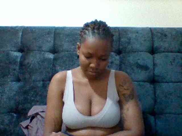 Mona2002 webcam
