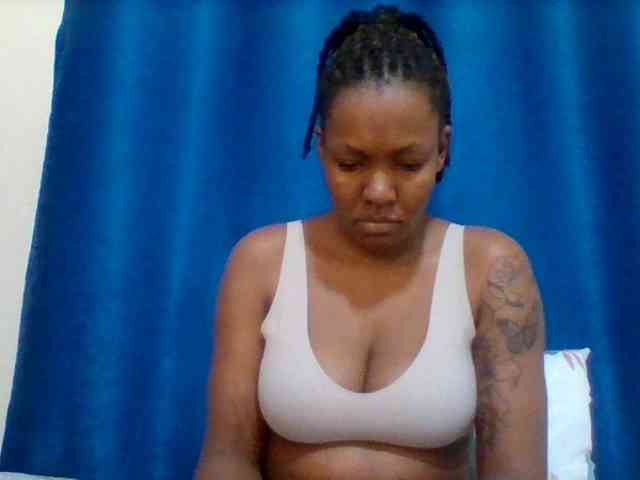 Mona2002 Live Webcam on BongaCams