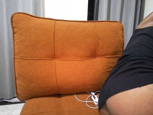 Queen-mom live cam on BongaCams