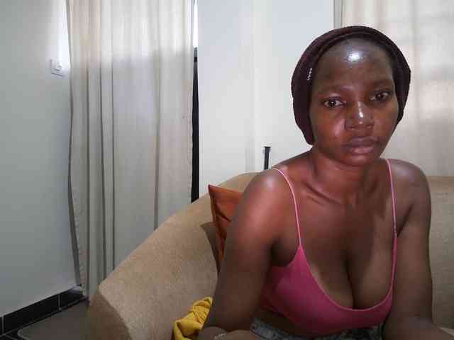Queen-mom webcam