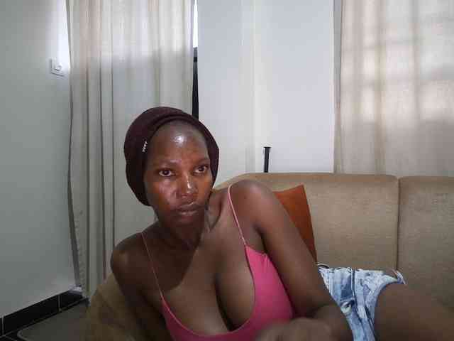 Queen-mom webcam