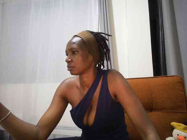 Queen-mom webcam