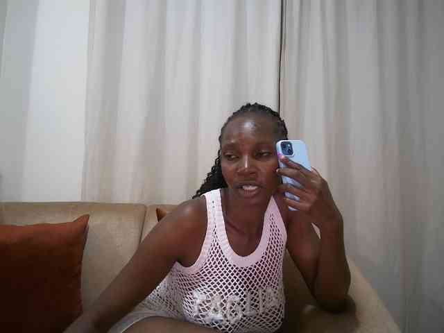Queen-mom webcam