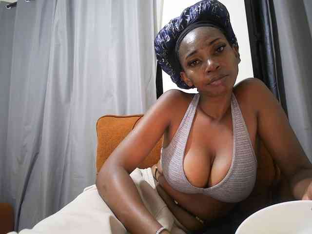Queen-mom webcam