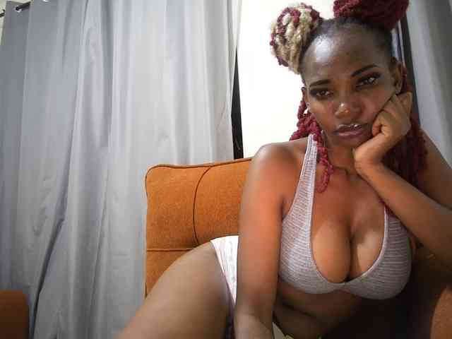 Queen-mom webcam
