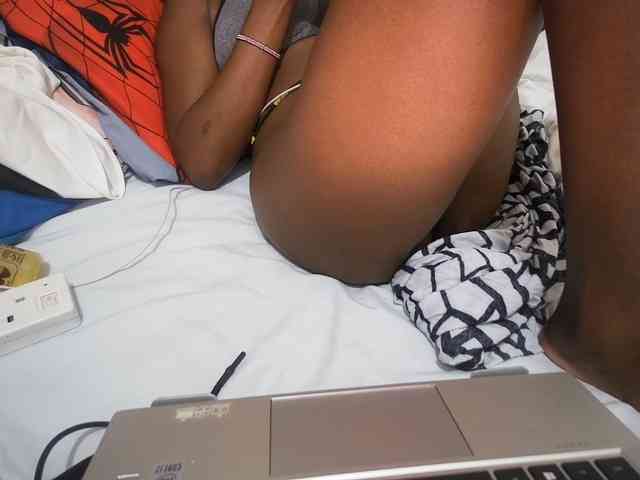 Queen-mom webcam