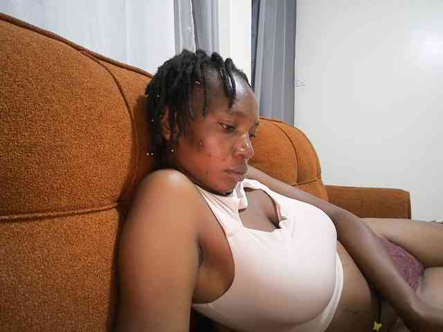 Queen-mom webcam