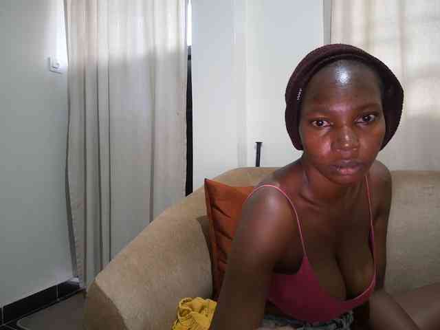 Queen-mom webcam
