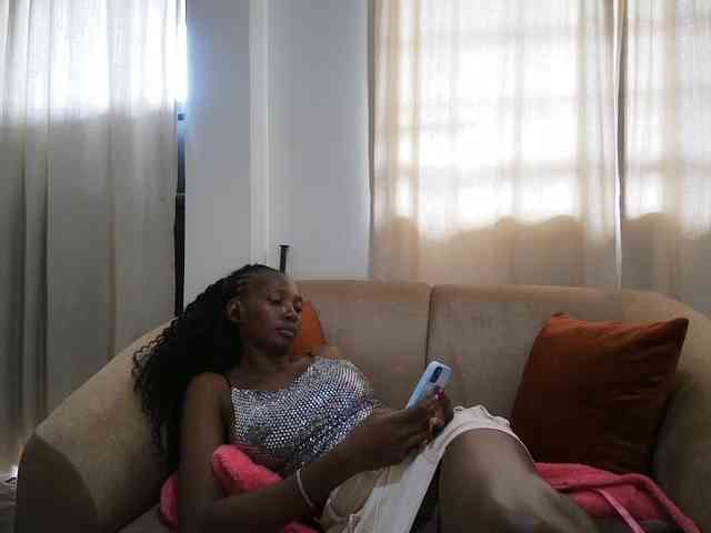 Queen-mom webcam