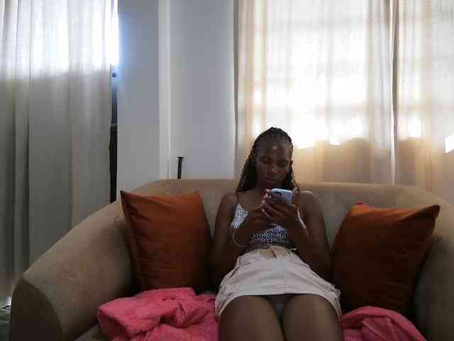 Queen-mom webcam
