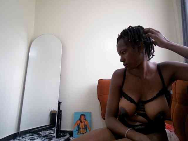 Queen-mom webcam