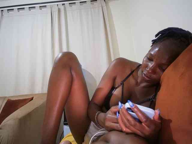 Queen-mom webcam