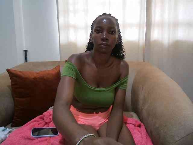 free nude video chat Queen-mom