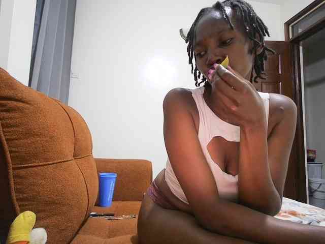 Queen-mom webcam