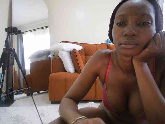 Queen-mom webcam