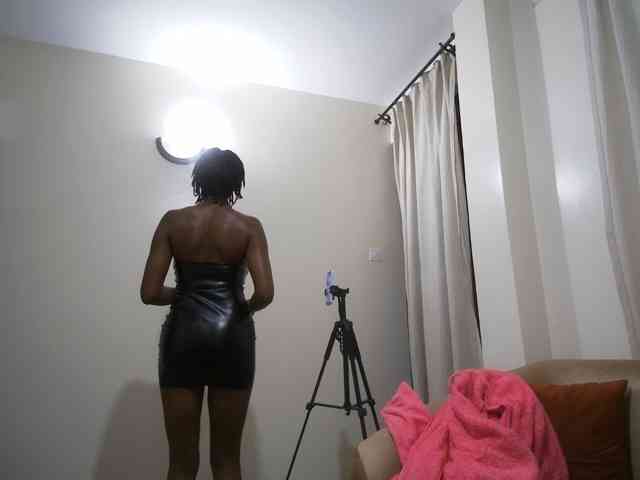 Queen-mom webcam
