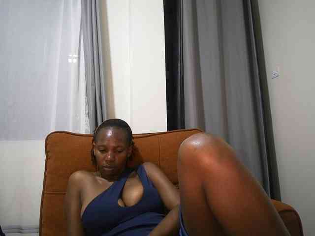 Queen-mom webcam