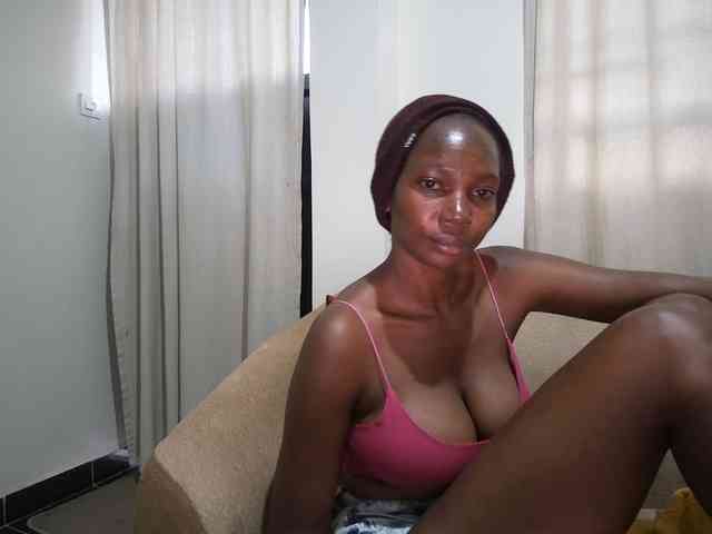 Queen-mom webcam