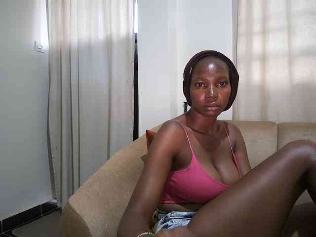 Queen-mom webcam