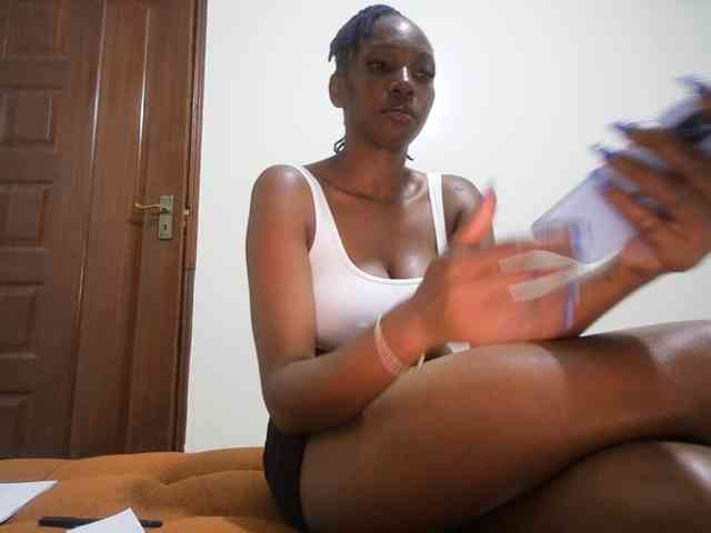 Queen-mom webcam