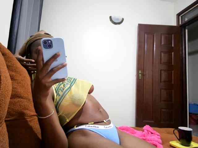 Queen-mom webcam