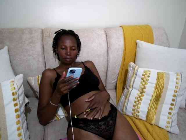 Queen-mom webcam