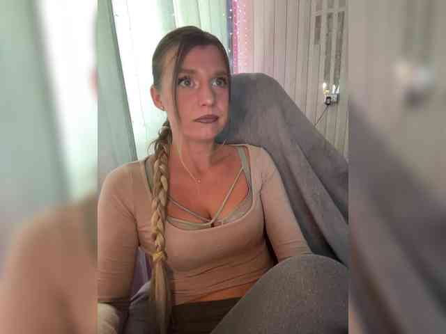 Kotikillerfeaturrrrre's cam show statistics and live stream
