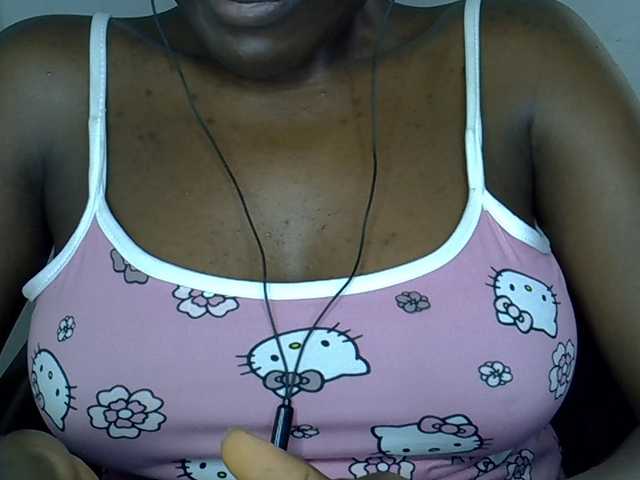 Beachxgirl live cam on BongaCams