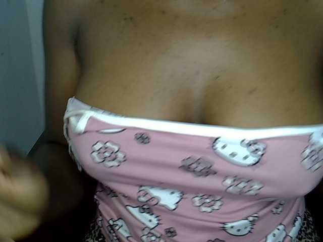 Beachxgirl live cam on BongaCams