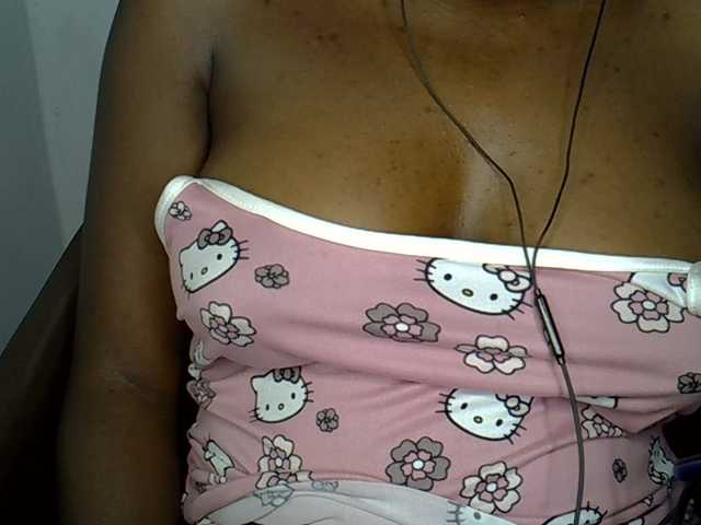 Beachxgirl live cam on BongaCams