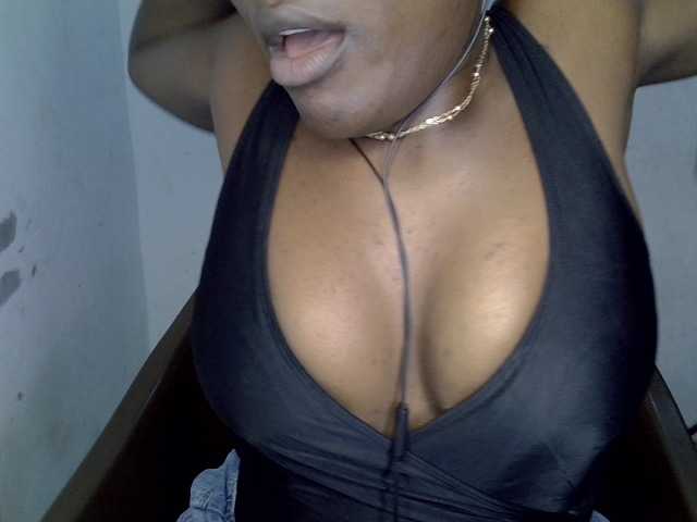 Beachxgirl live cam on BongaCams