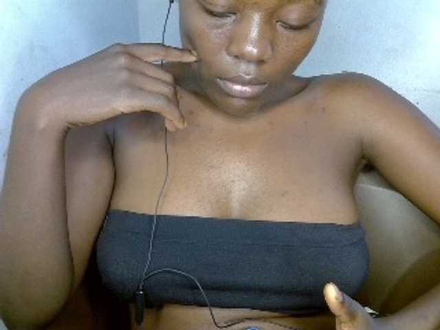 le modèle Beachxgirl est en webcam porno dans un show sur le site bongacams, il possède les tags suivants: Ebony,Brunette,Trimmed