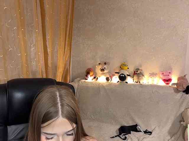Urcutiebunny's cam show statistics and live stream