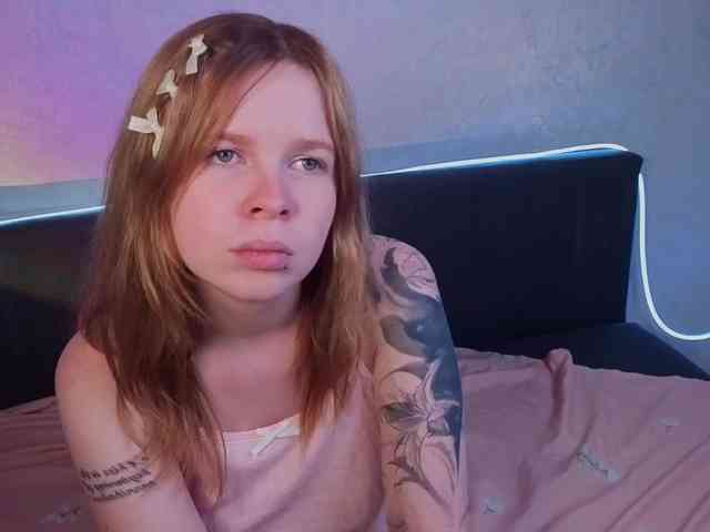 AliseKitt webcam