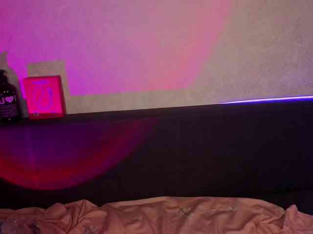 AliseKitt webcam